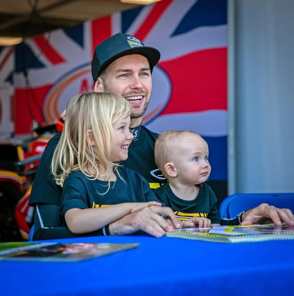 “Shane Richardson and Owen Jenner Tragically Die in Oulton Park Crash – British Superbike Community Mourns